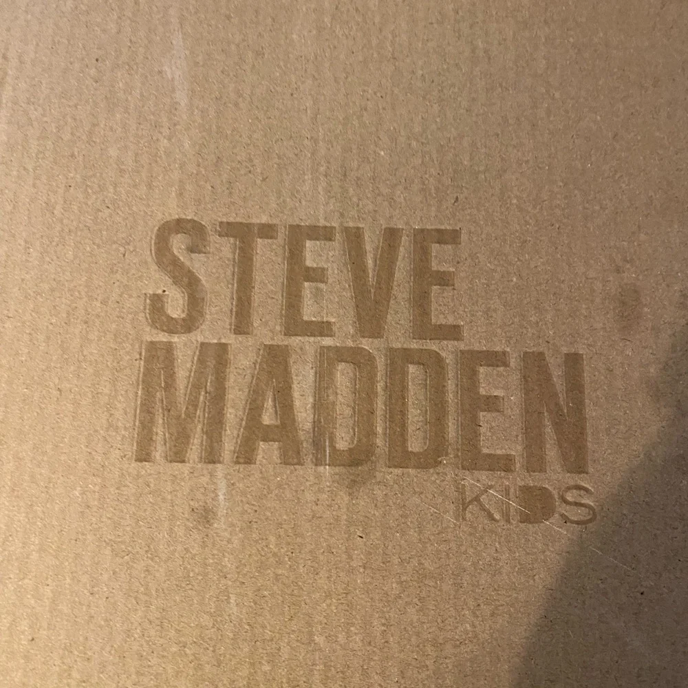 Kids Black Boot with Colorful Patches Steve Madden Sz 9 Unisex New - Picture 8 of 8